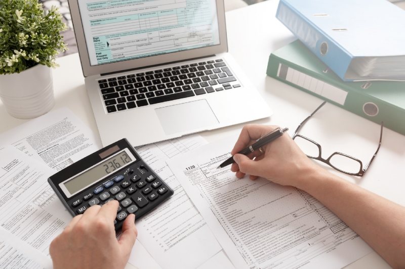 Accounts Receivable Specialist in HR Solutions